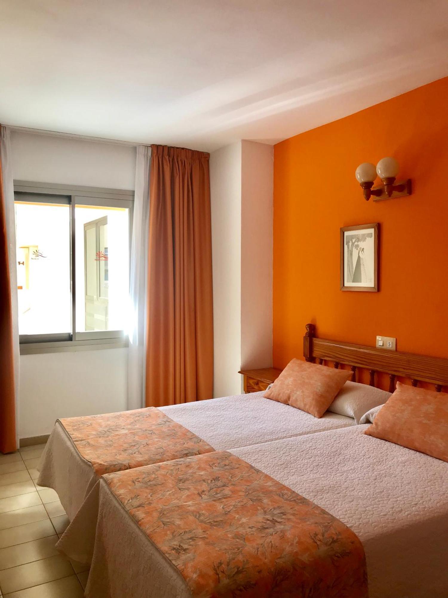 Apartamentos Jovial Sant Antoni de Portmany Екстериор снимка