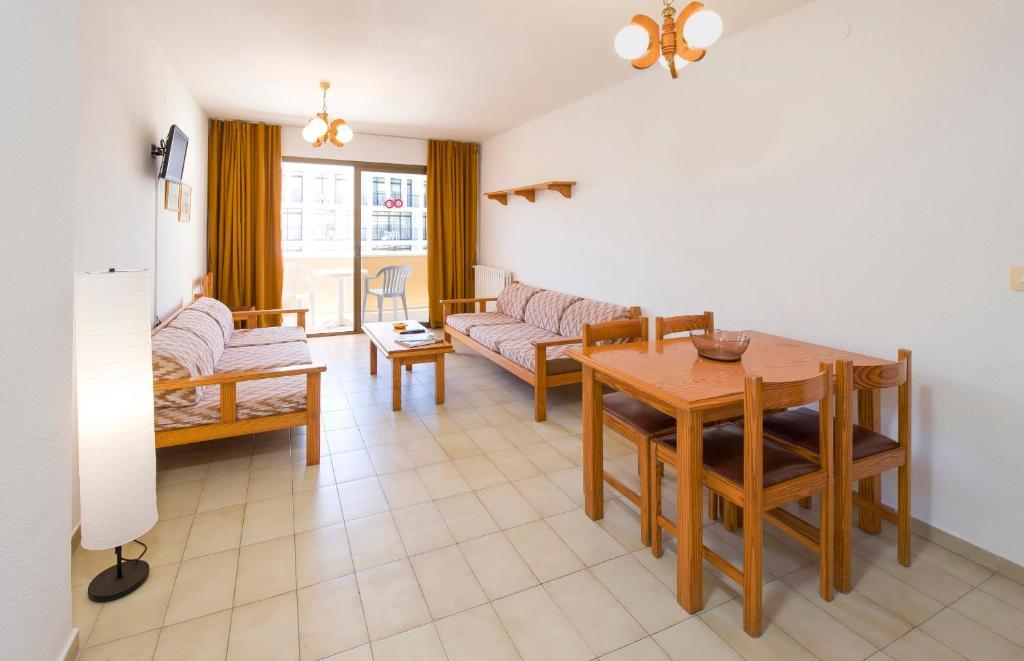 Apartamentos Jovial Sant Antoni de Portmany Екстериор снимка