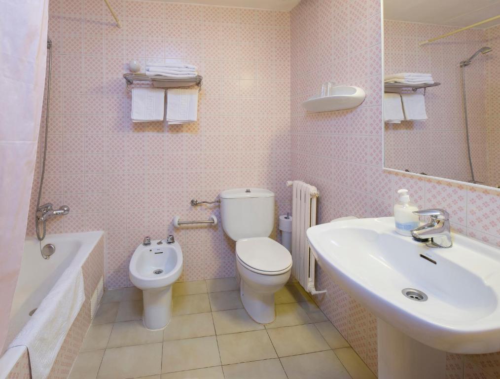 Apartamentos Jovial Sant Antoni de Portmany Екстериор снимка