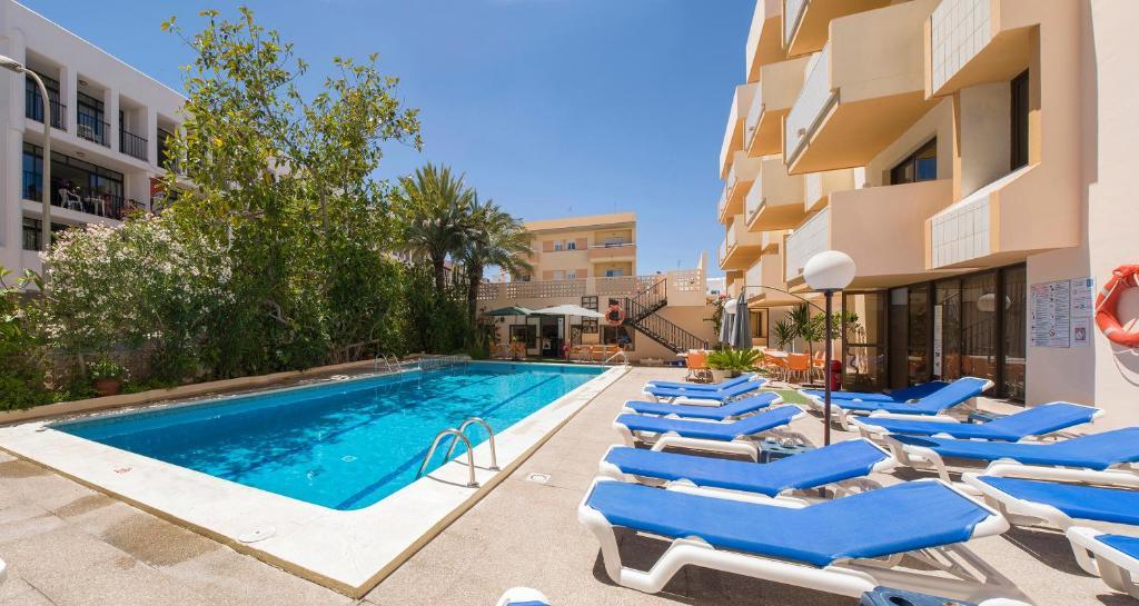 Apartamentos Jovial Sant Antoni de Portmany Екстериор снимка