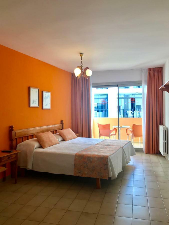 Apartamentos Jovial Sant Antoni de Portmany Екстериор снимка